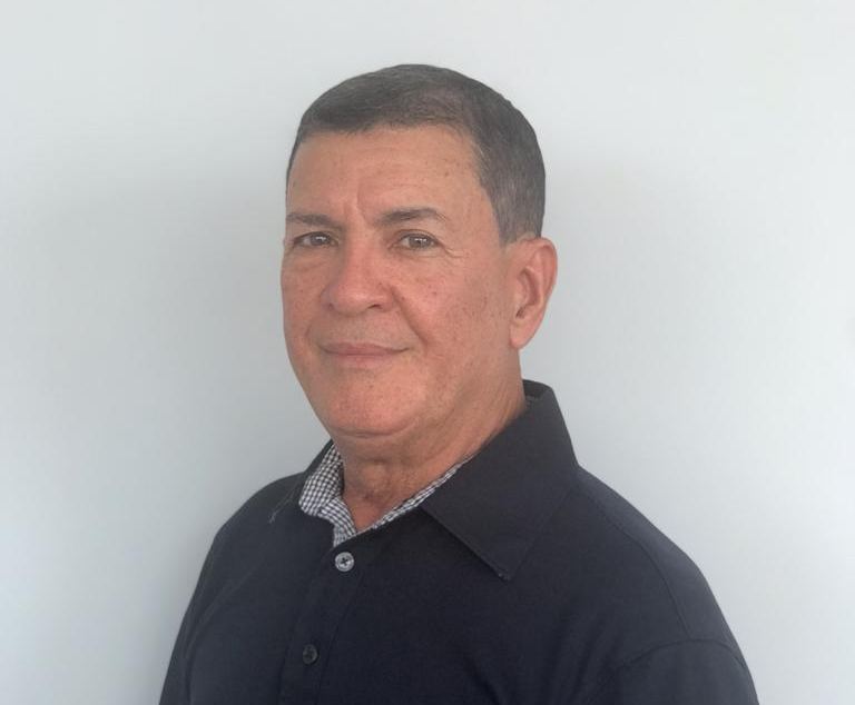 Roberto Cruz Realtor Blue Profit