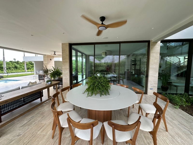 Impresionante y moderna villa casa en Cap Cana, Punta Cana, República Dominicana en venta con piscina, con 6 amplias habitaciones, y a minutos de playas, campos de golf, marina, restaurantes y mucho más (4)