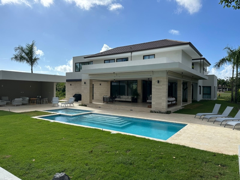 Impresionante y moderna villa casa en Cap Cana, Punta Cana, República Dominicana en venta con piscina, con 6 amplias habitaciones, y a minutos de playas, campos de golf, marina, restaurantes y mucho más (6)
