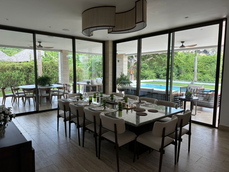 Impresionante y moderna villa casa en Cap Cana, Punta Cana, República Dominicana en venta con piscina, con 6 amplias habitaciones, y a minutos de playas, campos de golf, marina, restaurantes y mucho más (9)