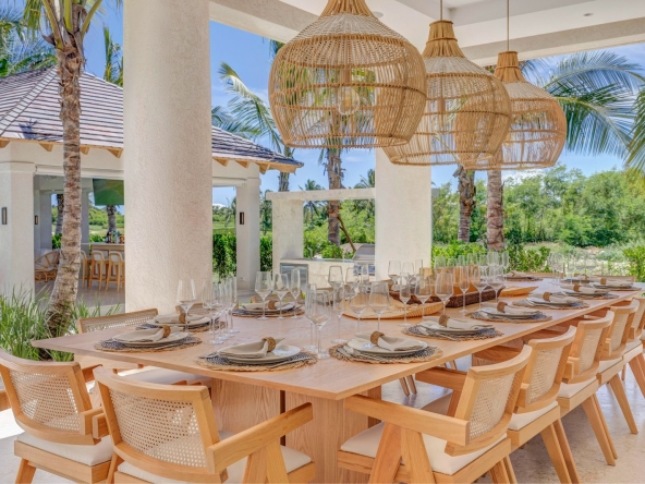 Villa casa de lujo en venta en Los Corales, Punta Cana Resort, República Dominicana con vista al campo de golf acceso (1)