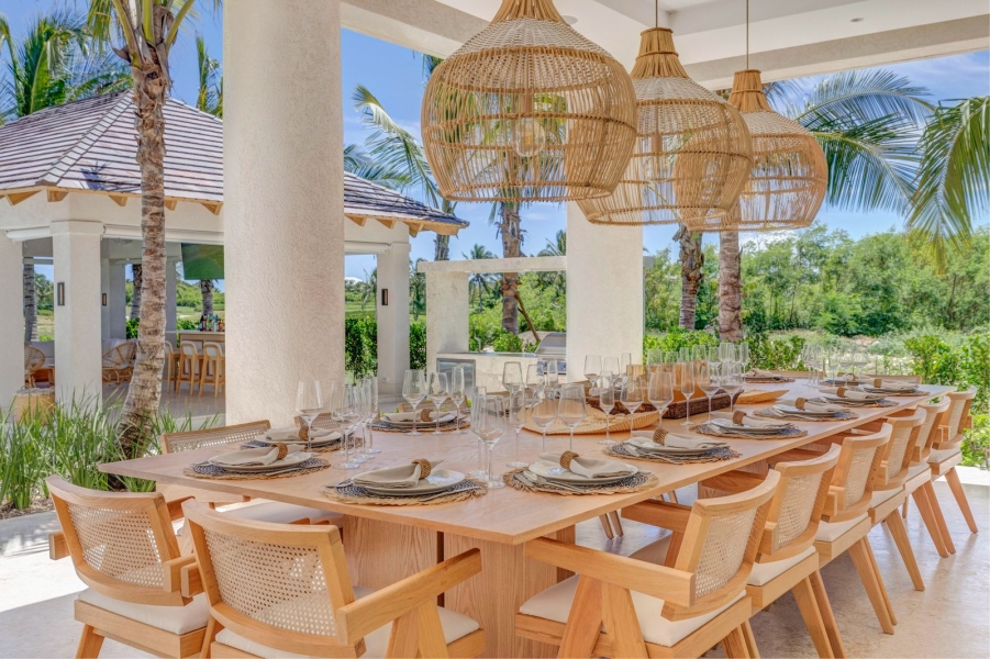Villa casa de lujo en venta en Los Corales, Punta Cana Resort, República Dominicana con vista al campo de golf acceso (1)
