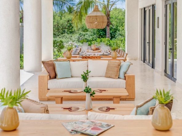 Villa casa de lujo en venta en Los Corales, Punta Cana Resort, República Dominicana con vista al campo de golf acceso (11)