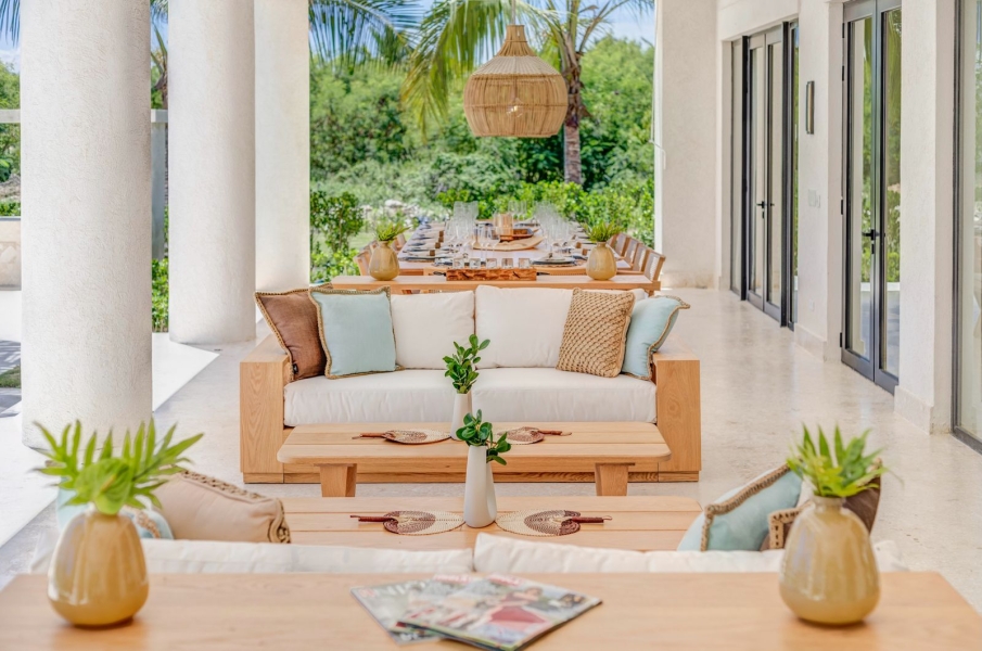 Villa casa de lujo en venta en Los Corales, Punta Cana Resort, República Dominicana con vista al campo de golf acceso (11)