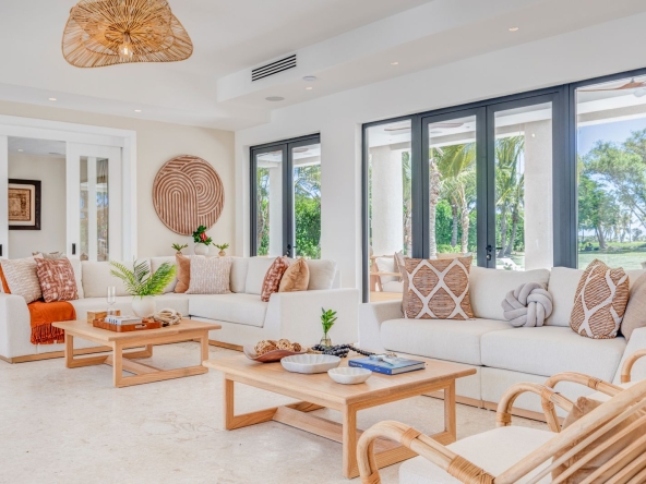 Villa casa de lujo en venta en Los Corales, Punta Cana Resort, República Dominicana con vista al campo de golf acceso (3)