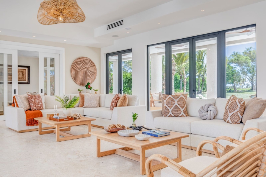 Villa casa de lujo en venta en Los Corales, Punta Cana Resort, República Dominicana con vista al campo de golf acceso (3)