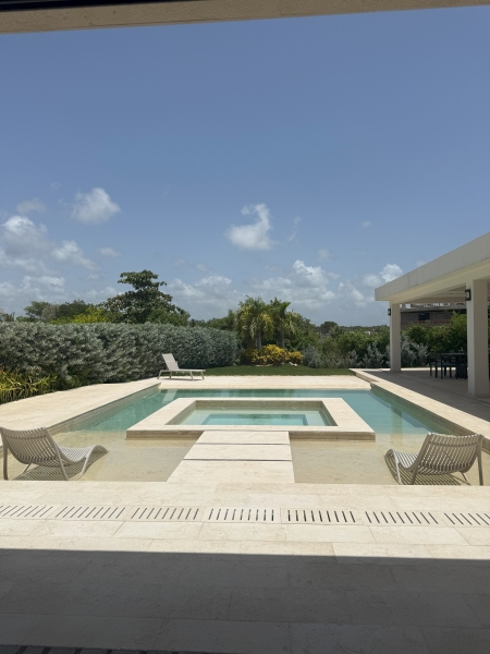 Lujosa villa casa en Cap Cana totalmente amueblada en venta, a 15 minutos del aeropuerto, a pasos de restaurantes , bares y supermercados (2)