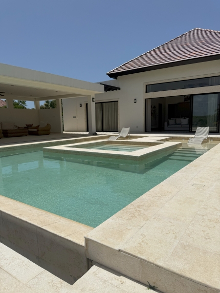 Lujosa villa casa en Cap Cana totalmente amueblada en venta, a 15 minutos del aeropuerto, a pasos de restaurantes , bares y supermercados (6)