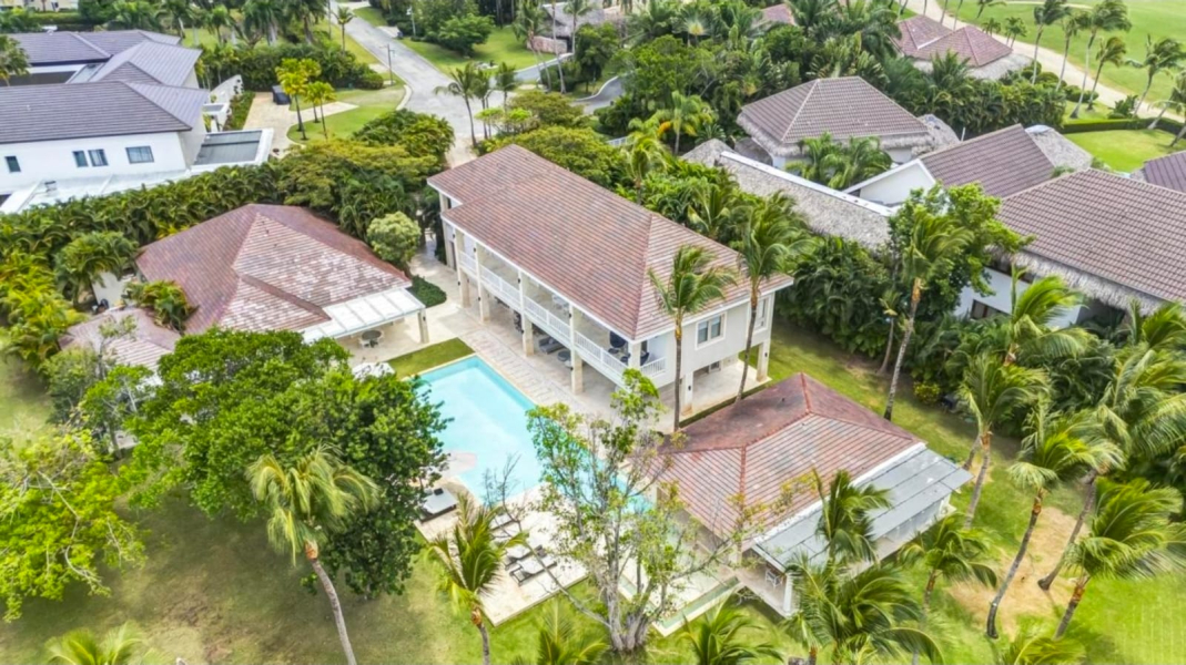 Elegante y confortable villa casa en Punta Cana Resort, con vista al campo de golf y al lago,a minutos de la playa y del aeropuerto (8)
