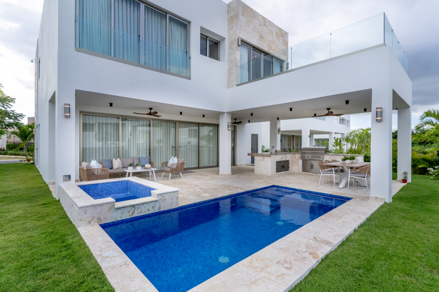 Hermosa villa casa completamente amueblada, en venta en Playa Nueva Romana República Dominicana a solo pasos de clubes y la playa (10)